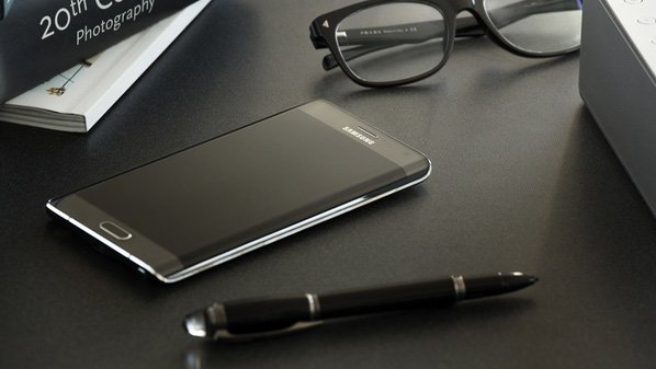 Galaxy Note Edge .. نسخة معدلة من النوت 4 بشاشة منحنية