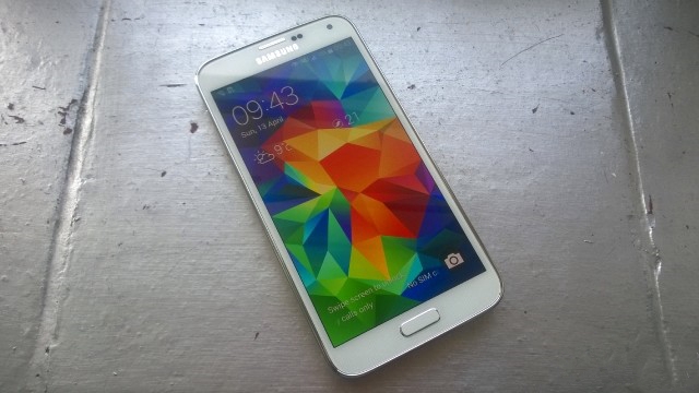 Galaxy S4 يتفوق على هاتف Galaxy S5 في المبيعات