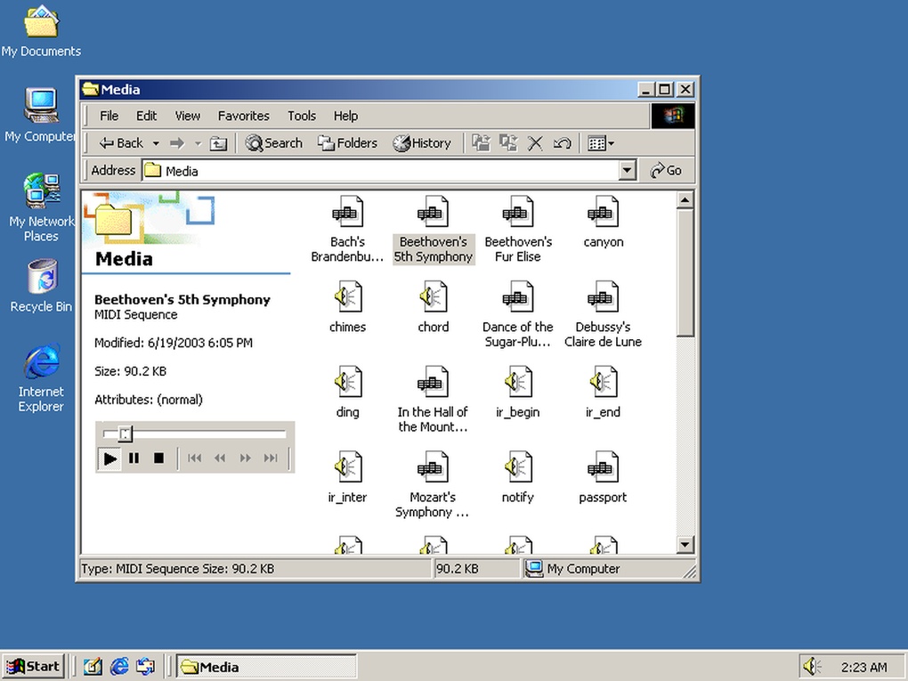 Windows 2000 (العام 2000) - ويندوز 2000 كان موجهاً أكثر لقطاع الأعمال .. تم إضافية خاصية الـ Plug and Play.