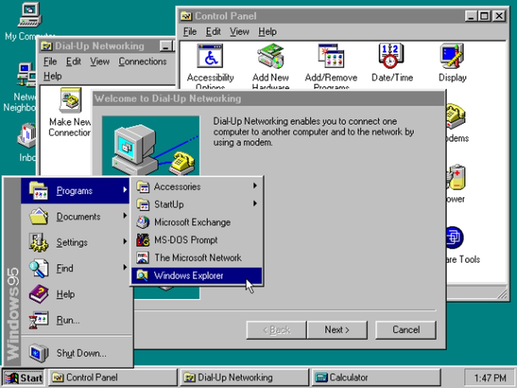 Windows 95 (العام 1995) - يمثل نقطة تحول في سلسة ويندوز، حيث تم الانتقال من معمارية 16 بت إلى 32 بت .. كما تم أيضاً تقديم قائمة "ابدأ"، وأول ظهور لمتصفح Internet Explorer الشهير.